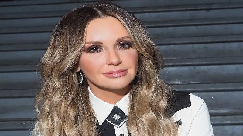 Carly Pearce Height