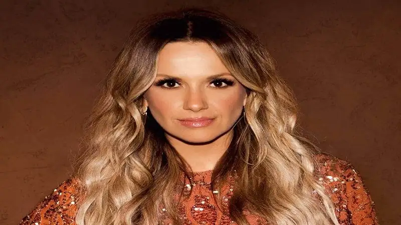 Carly Pearce Height